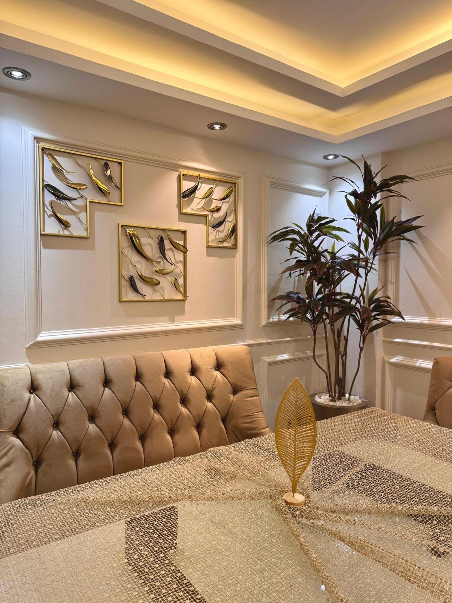 Royal Apartment *