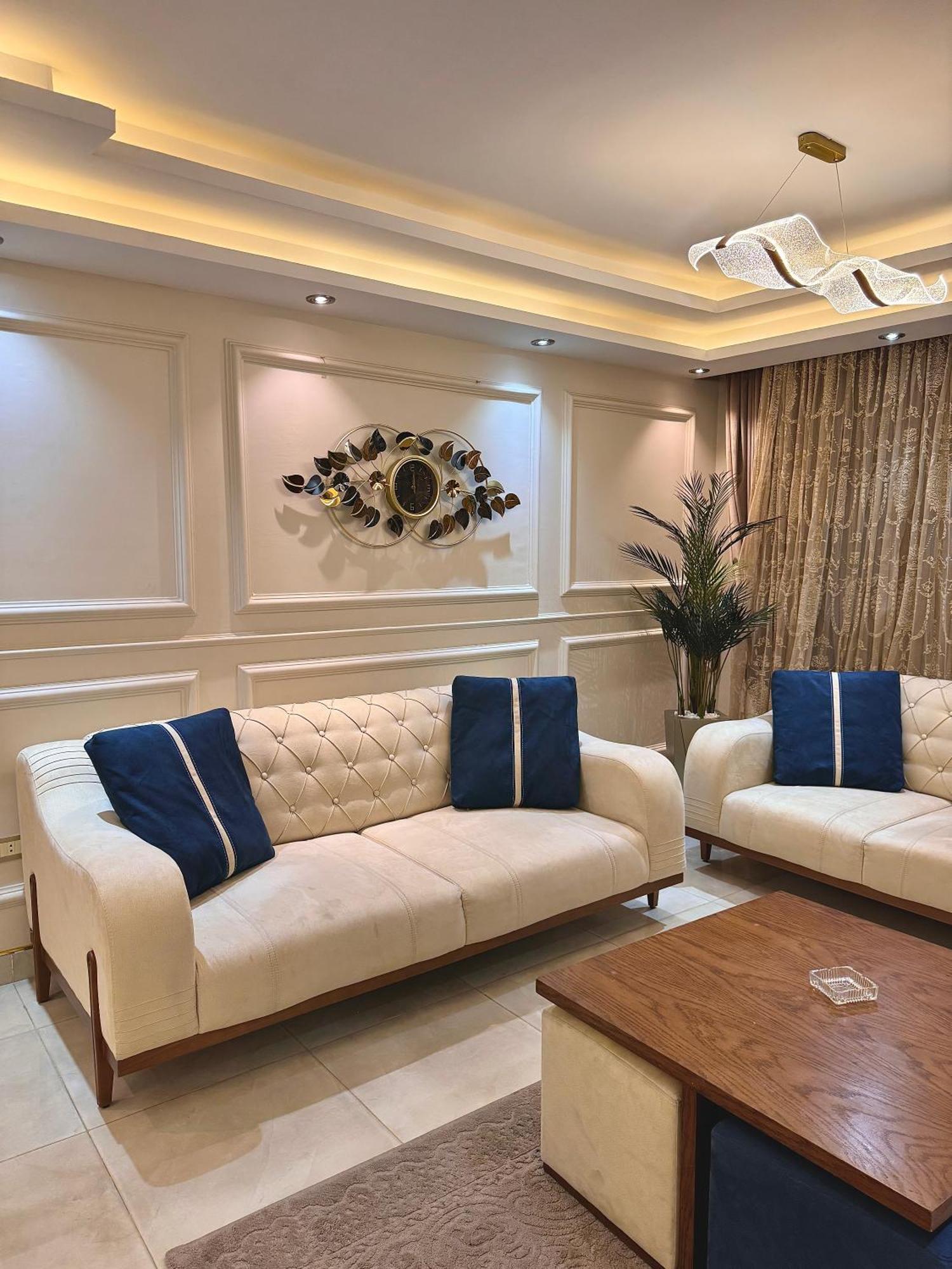 Royal * Cairo